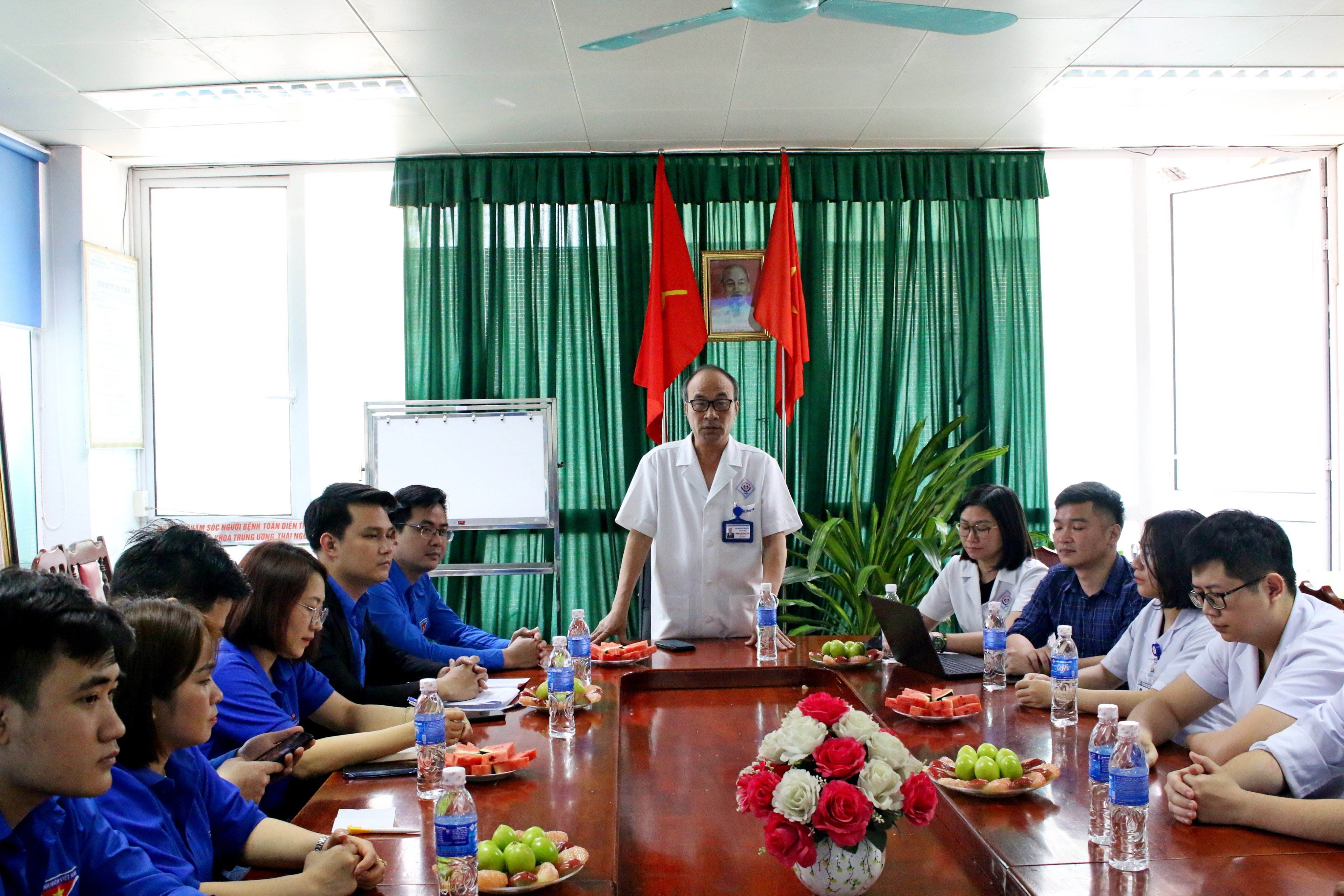 GẮN PHONG TRÀO HOẠT ĐỘNG CỦA ĐOÀN VỚI CÔNG TÁC CHUYÊN MÔN