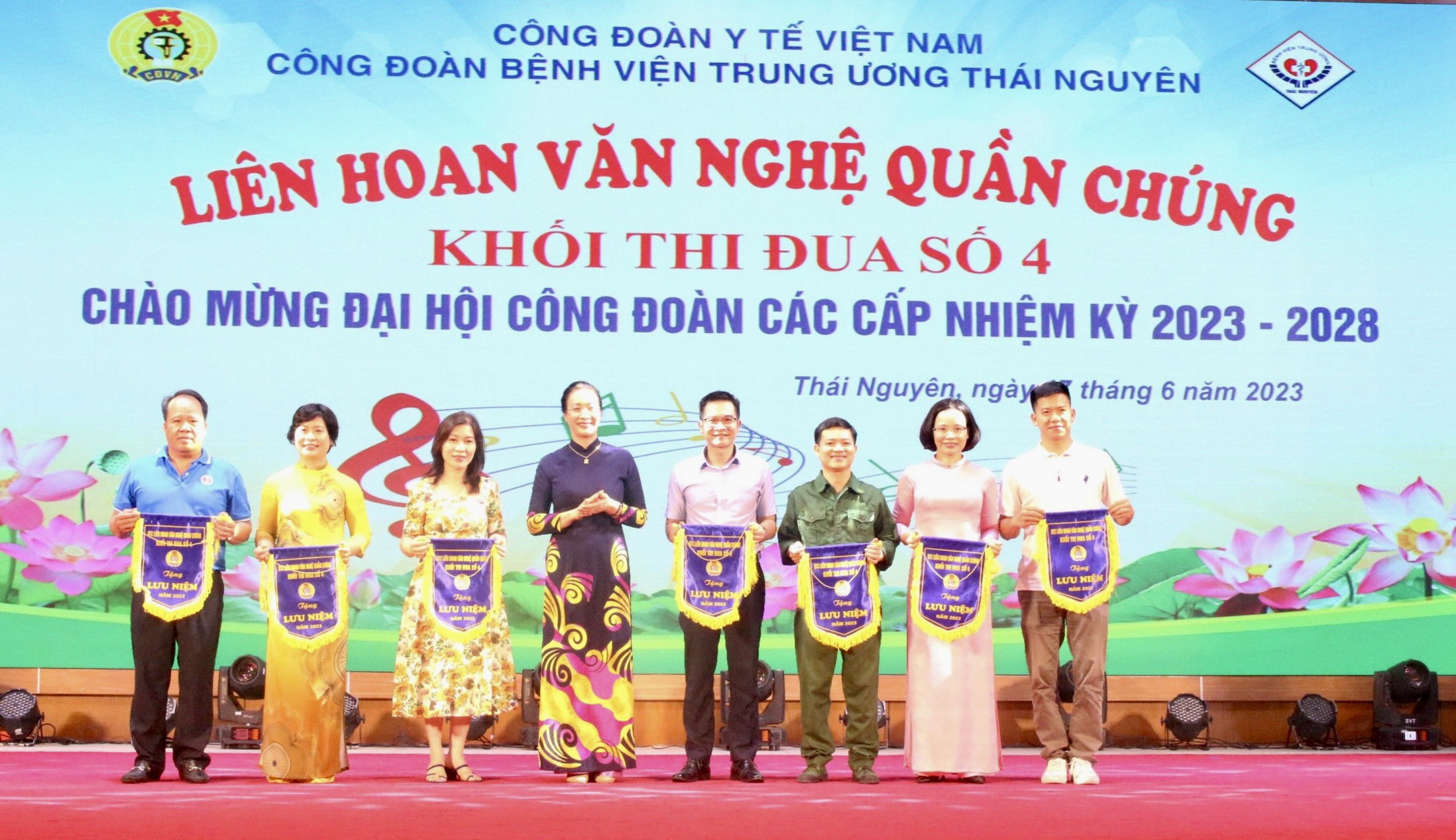 SÔI NỔI LIÊN HOAN VĂN NGHỆ QUẦN CHÚNG  Y TẾ KHỐI THI ĐUA SỐ 4