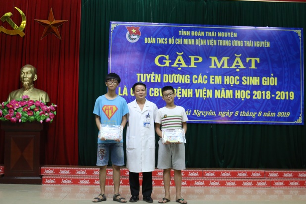 Gặp mặt tuyên dương học sinh giỏi các cấp năm học 2018 – 2019 là con CBVC Siêu nổ hũ
